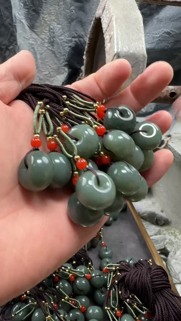 颈饰未镶嵌和田玉吊坠多样性拍一发一件