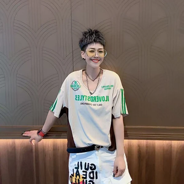 YY欧货潮牌撞色字母V领设计款短袖5428