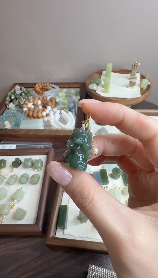 吊坠(不含链)未镶嵌和田玉小龙人