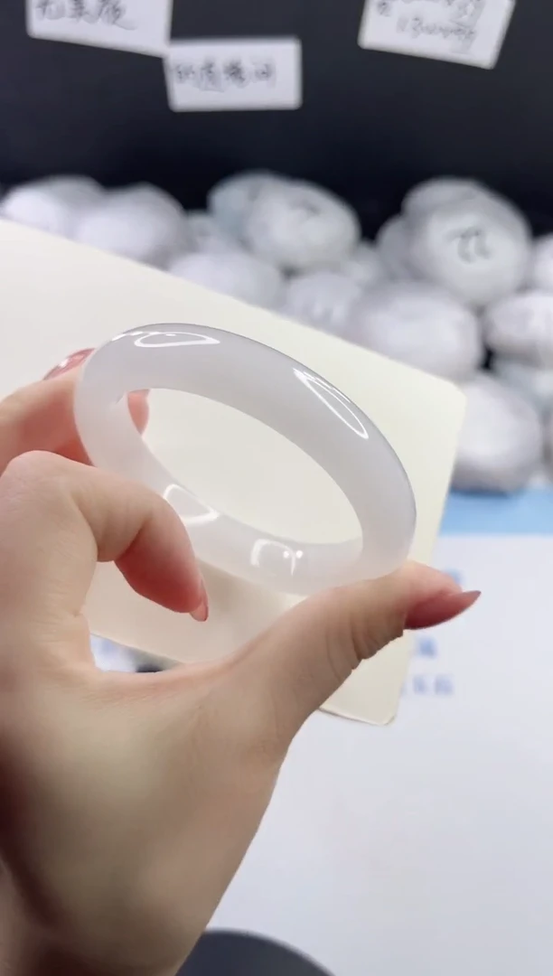 未镶嵌手镯石英质玉 多样性发货V28