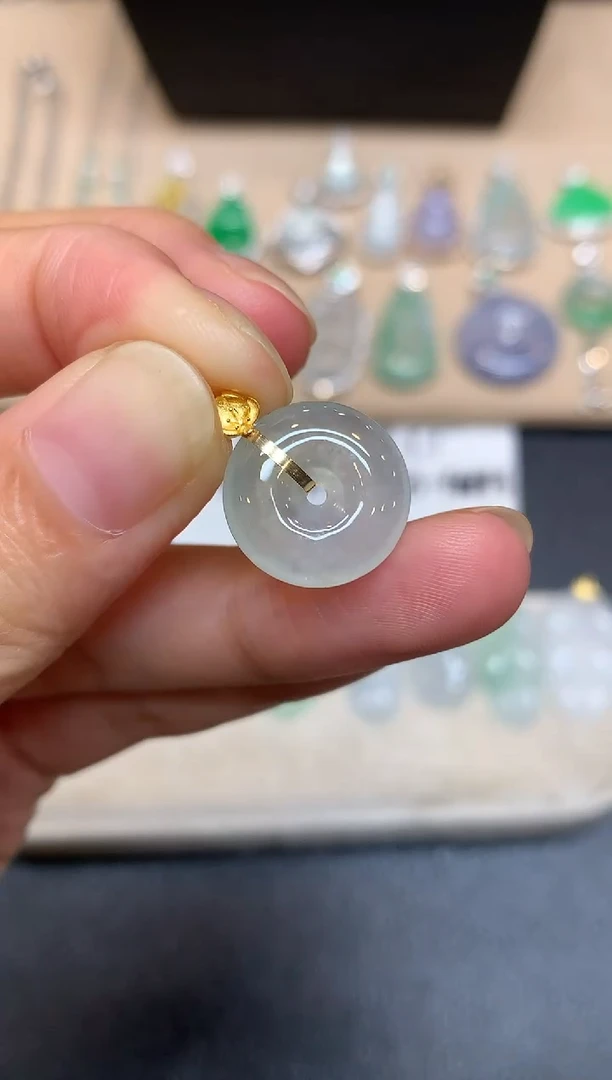 颈饰18K金镶嵌翡翠平安扣【无服务费