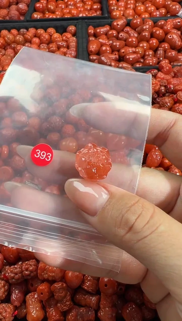 颈饰未镶嵌南红玛瑙1