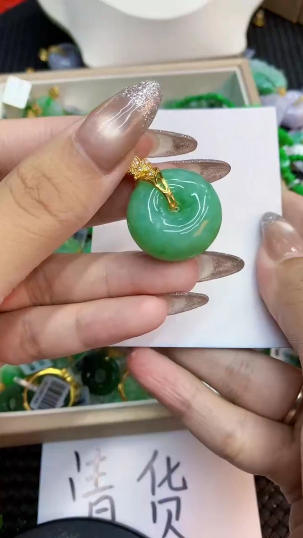 颈饰未镶嵌翡翠1