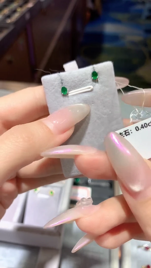 【闪购商品】祖母绿耳饰18K金镶嵌YG   