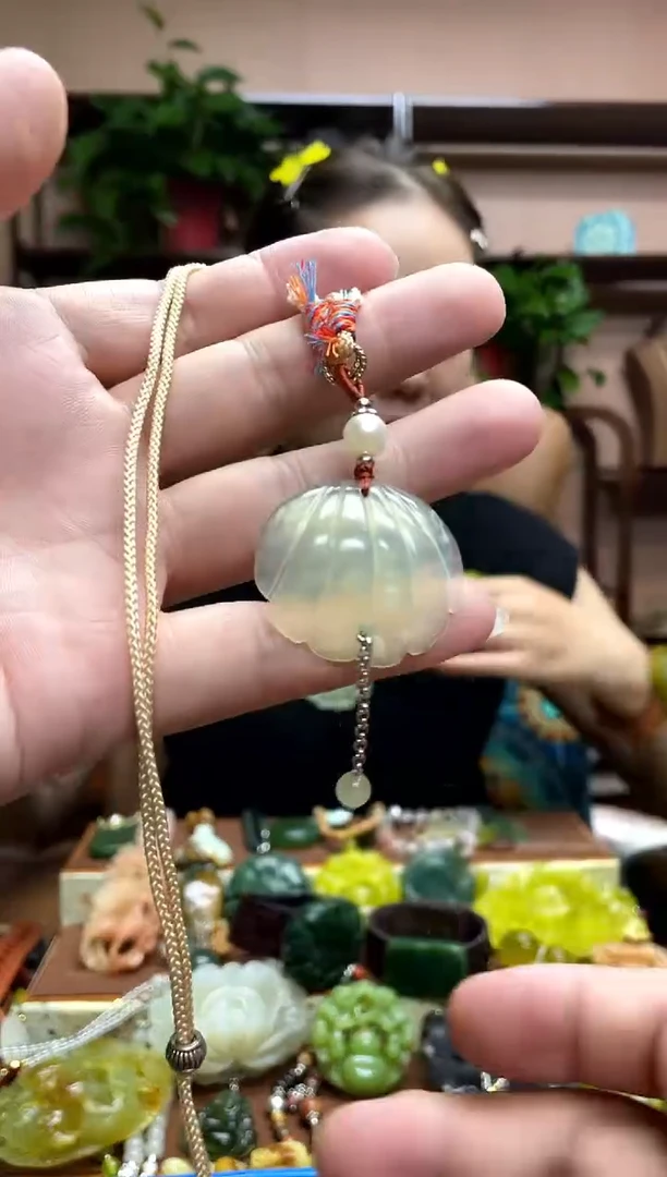未镶嵌岫玉吊坠·1