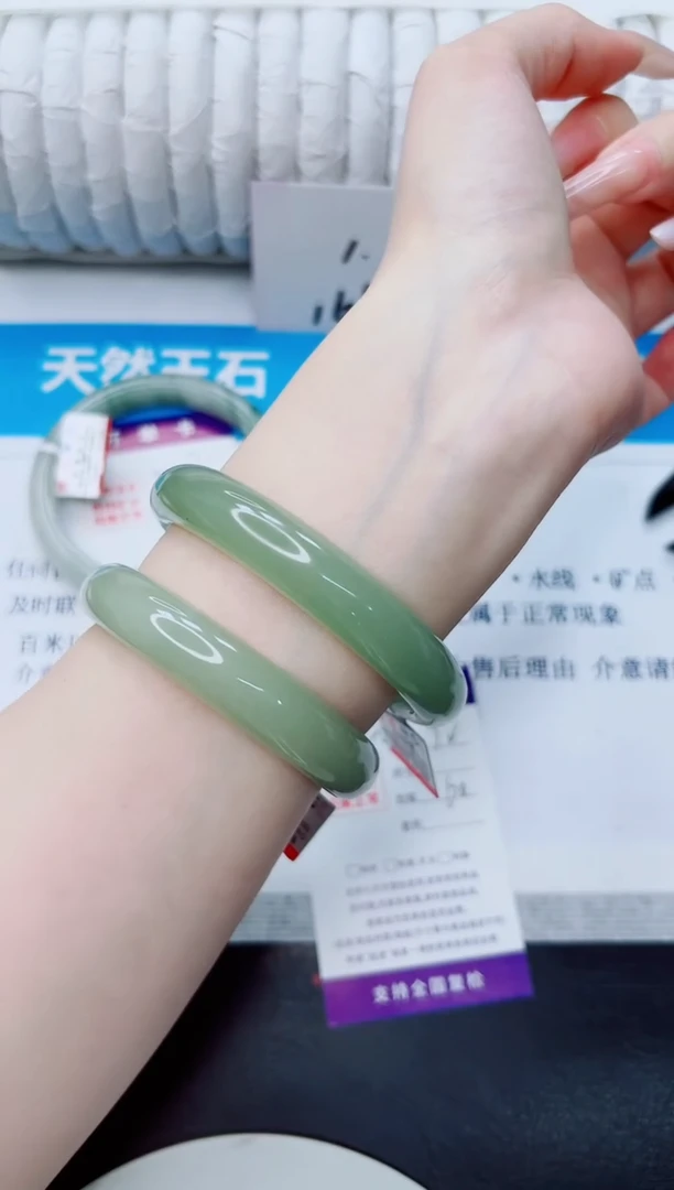 石英质玉手镯未镶嵌72/60