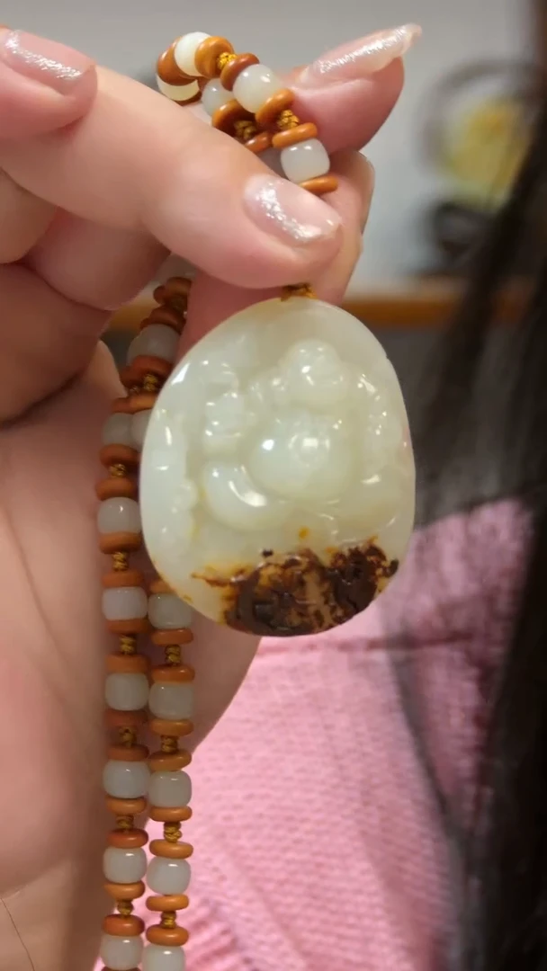 和田玉未镶嵌颈饰佛公