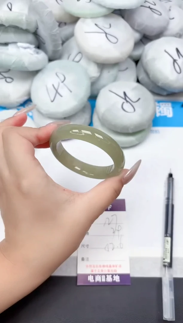 未镶嵌手镯石英质玉127-52.6