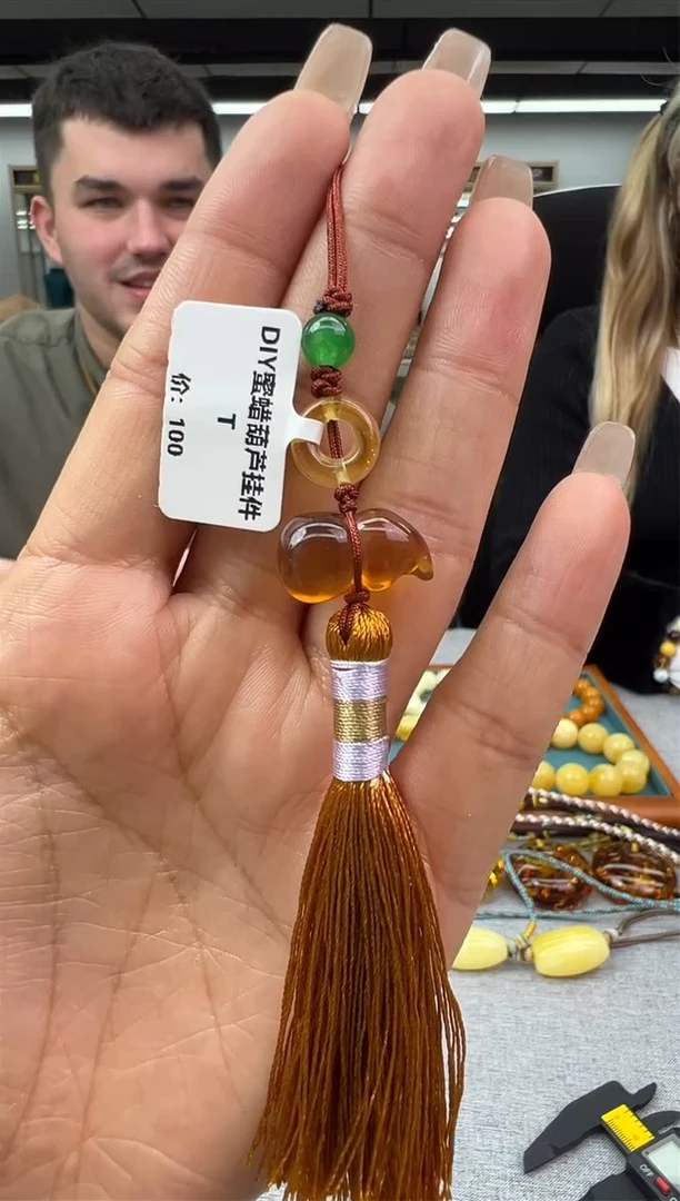 【闪购商品】琥珀颈饰未镶嵌4秒拍号