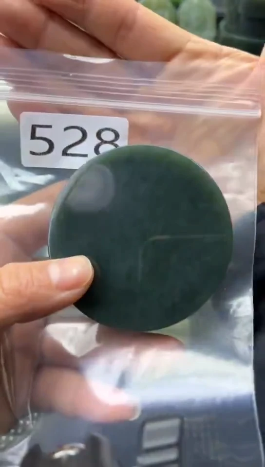 未镶嵌和田玉珠宝半成品镯芯