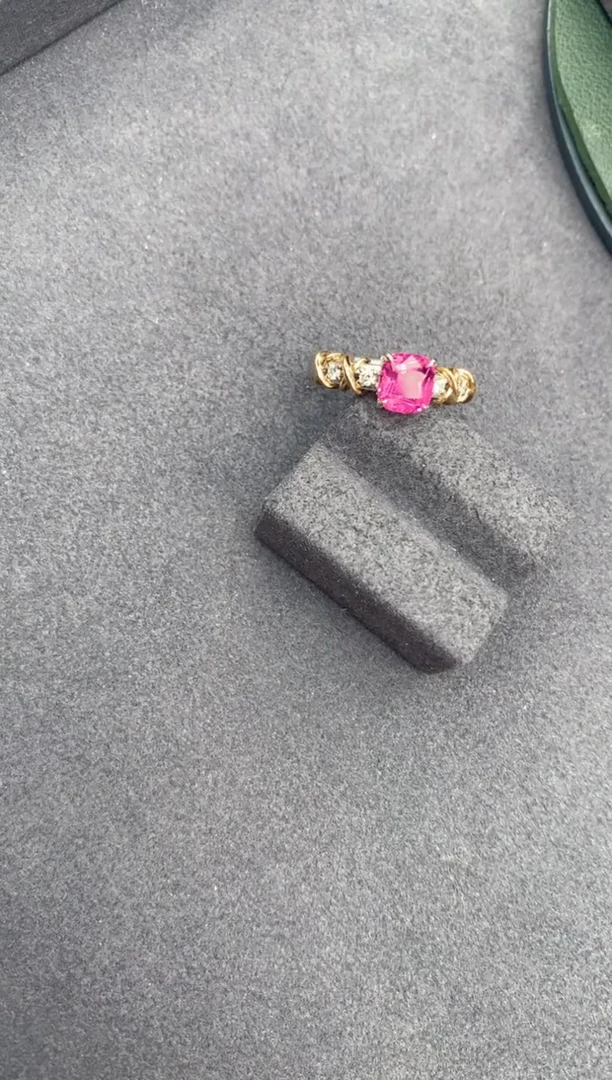 【闪购商品】尖晶石戒指18K金镶嵌1.3ct尖晶石戒指