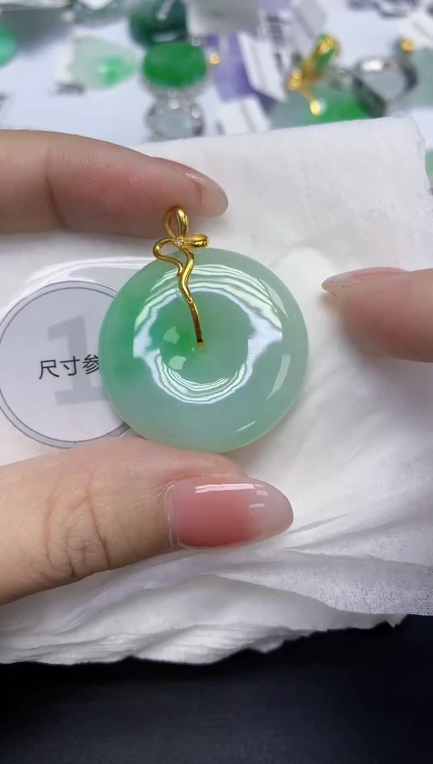 颈饰18K金镶嵌翡翠天然缅甸翡翠A货多样性发一件