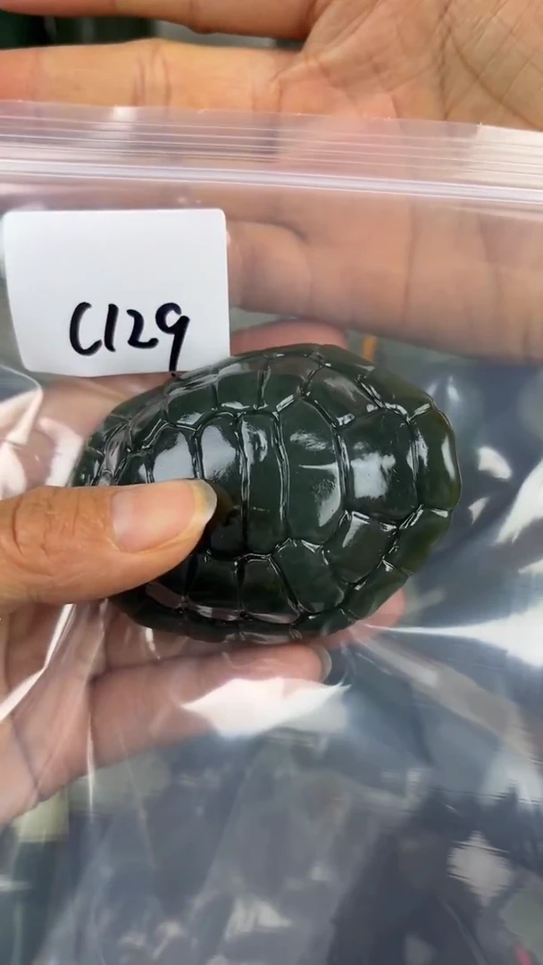 和田玉未镶嵌珠宝半成品富甲