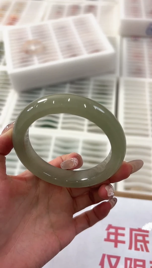 未镶嵌手镯石英质玉150-D