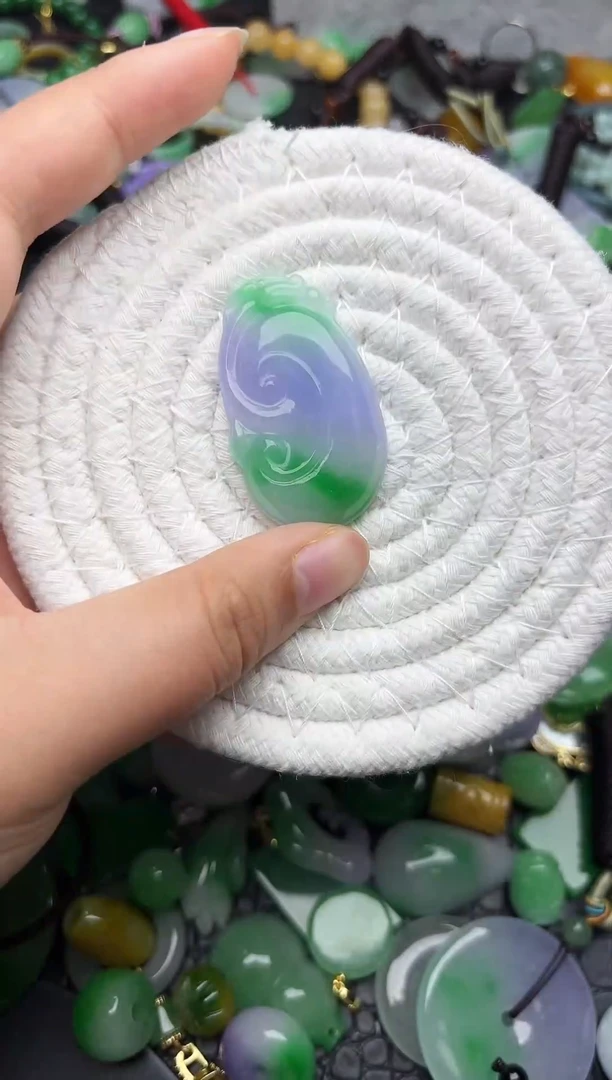 颈饰未镶嵌翡翠缅甸翡翠吊坠