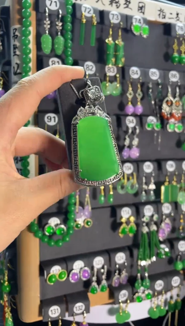 【闪购商品】翡翠颈饰银S925镶嵌212...