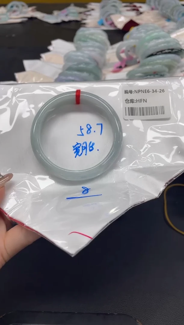 未镶嵌手镯翡翠翡翠手镯