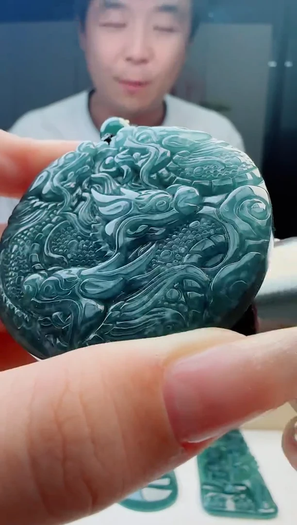 颈饰未镶嵌翡翠多样性发其中一