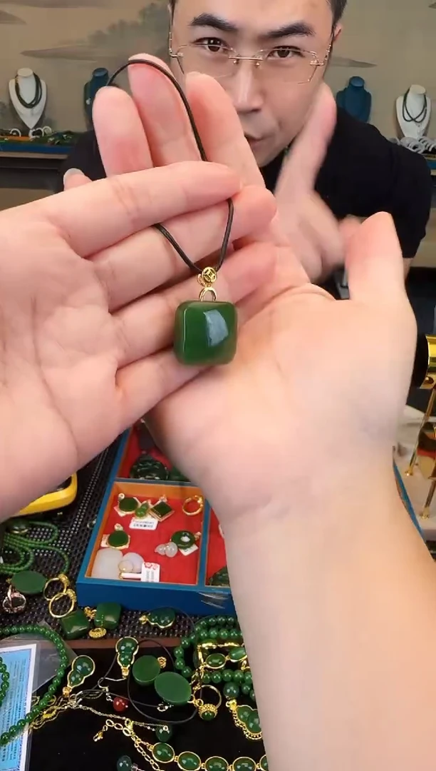 颈饰未镶嵌和田玉方糖