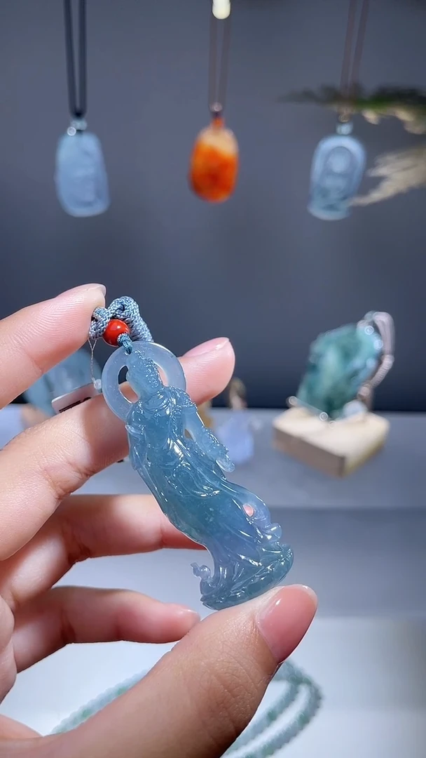 颈饰未镶嵌翡翠观音