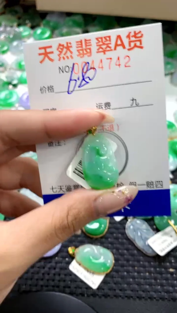 翡翠18K金镶嵌颈饰111111111111111112