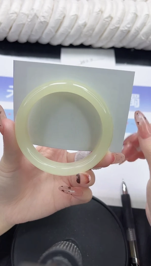 未镶嵌手镯石英质玉50-56.3