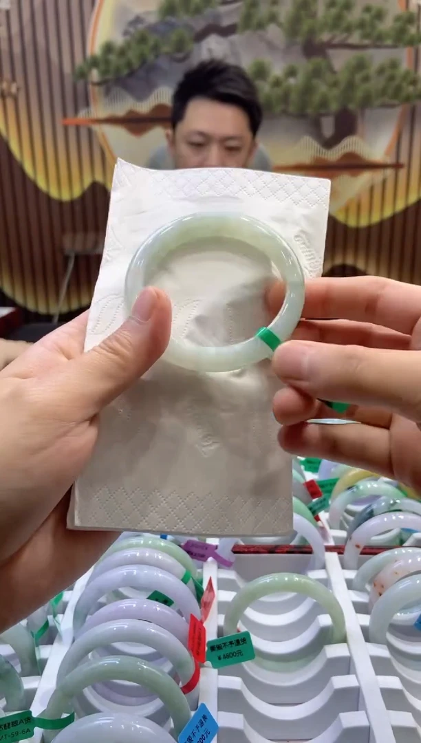 翡翠手镯未镶嵌多人03061