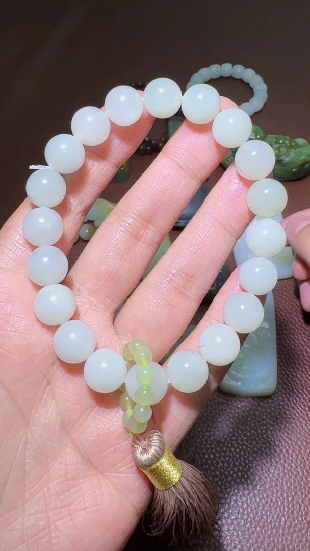 未镶嵌和田玉挂件九*鹿和田玉