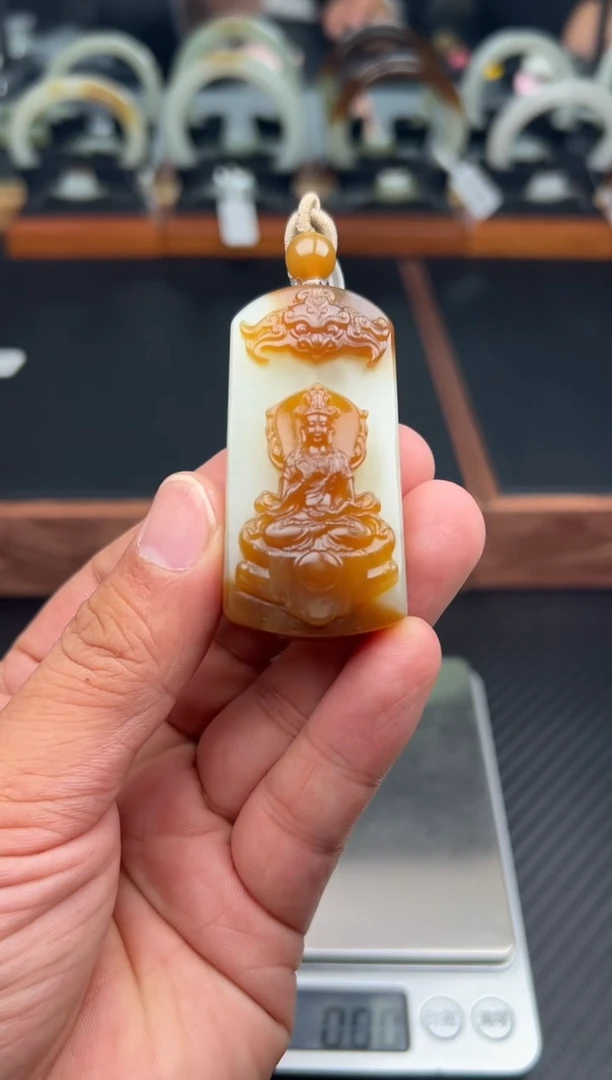 吊坠(赠链)未镶嵌和田玉若羌微色差
