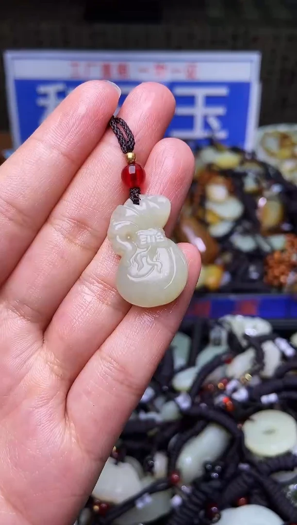 和田玉未镶嵌颈饰1