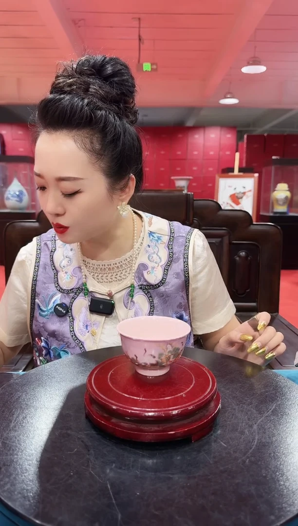 陶瓷红稀土鹤纹压手杯
