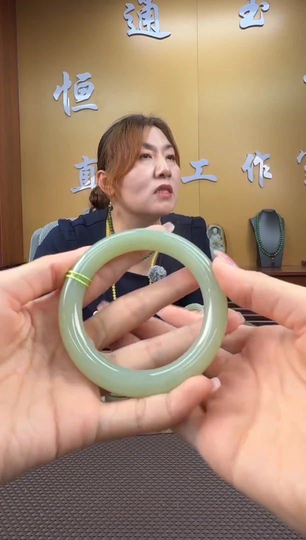颈饰未镶嵌和田玉手镯60