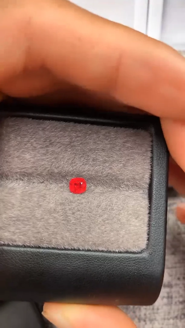 定制尖晶石裸石未镶嵌枕型 抹谷红色调 0.73ct