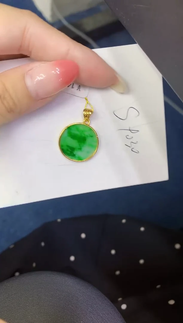 翡翠未镶嵌颈饰缅甸天然翡翠A货