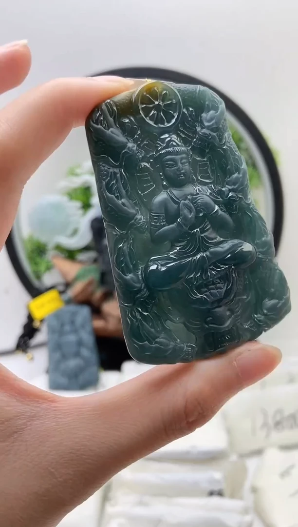 翡翠未镶嵌颈饰观音