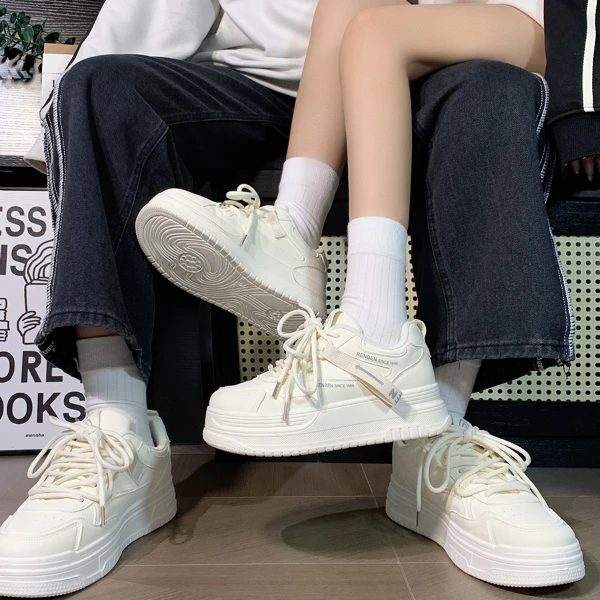 人本小白鞋男女同款情侣板鞋2025春季新款鞋子百搭小众韩版休闲鞋