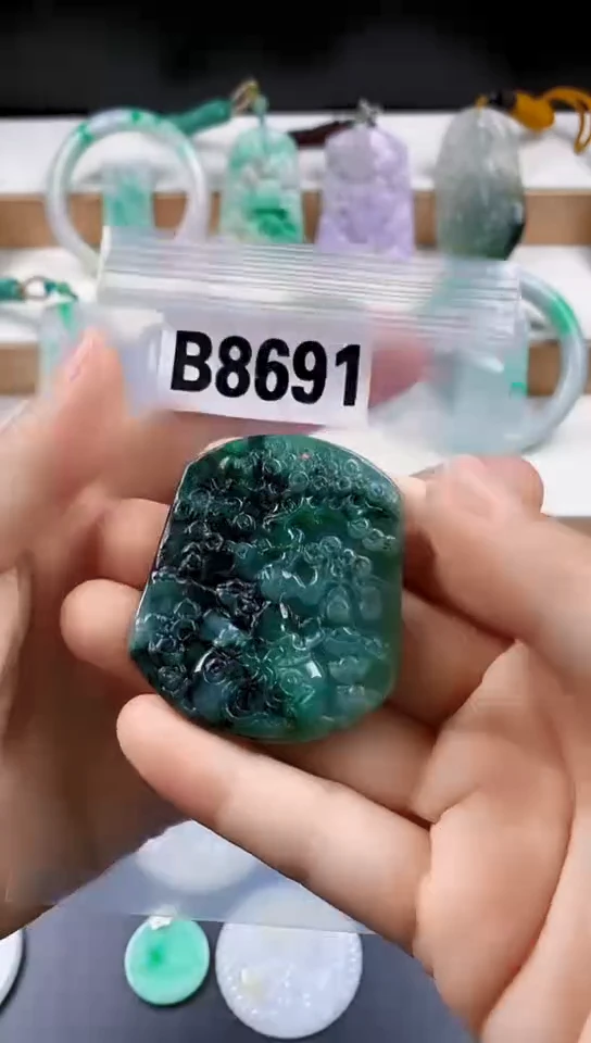 颈饰未镶嵌翡翠天然翡翠吊坠挂件