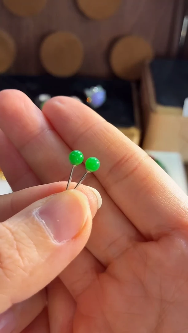 18K金镶嵌翡翠耳饰耳饰