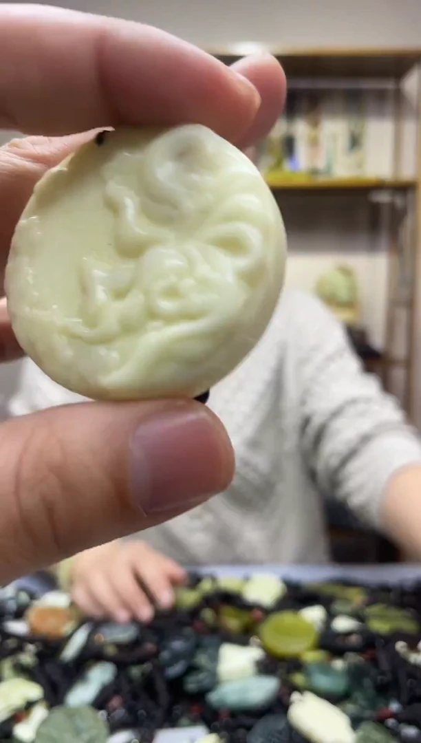 未镶嵌岫玉吊坠·