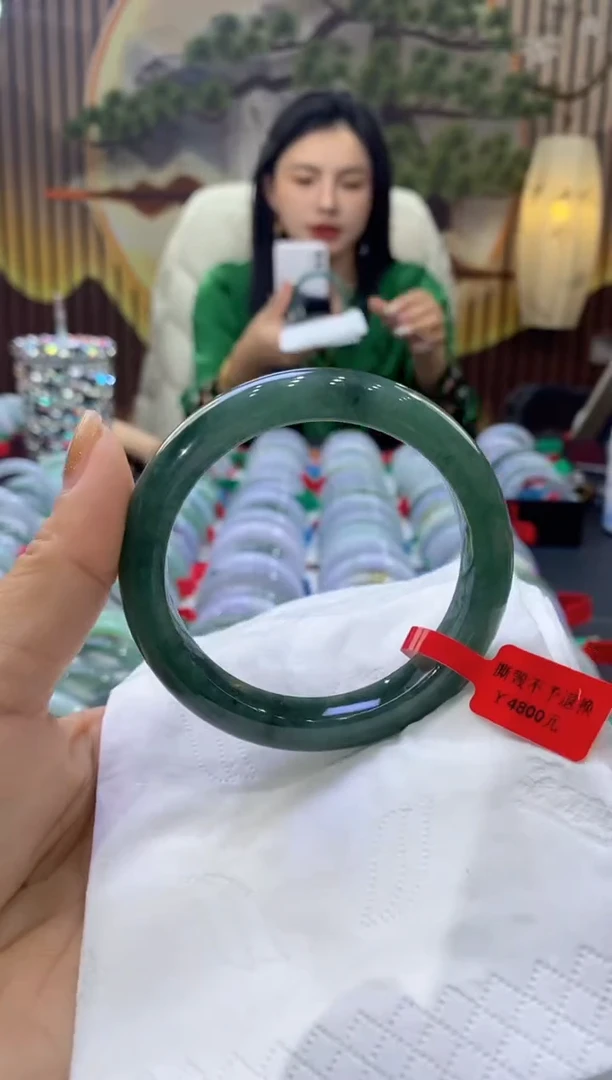 【闪购商品】翡翠手镯未镶嵌多人00876
