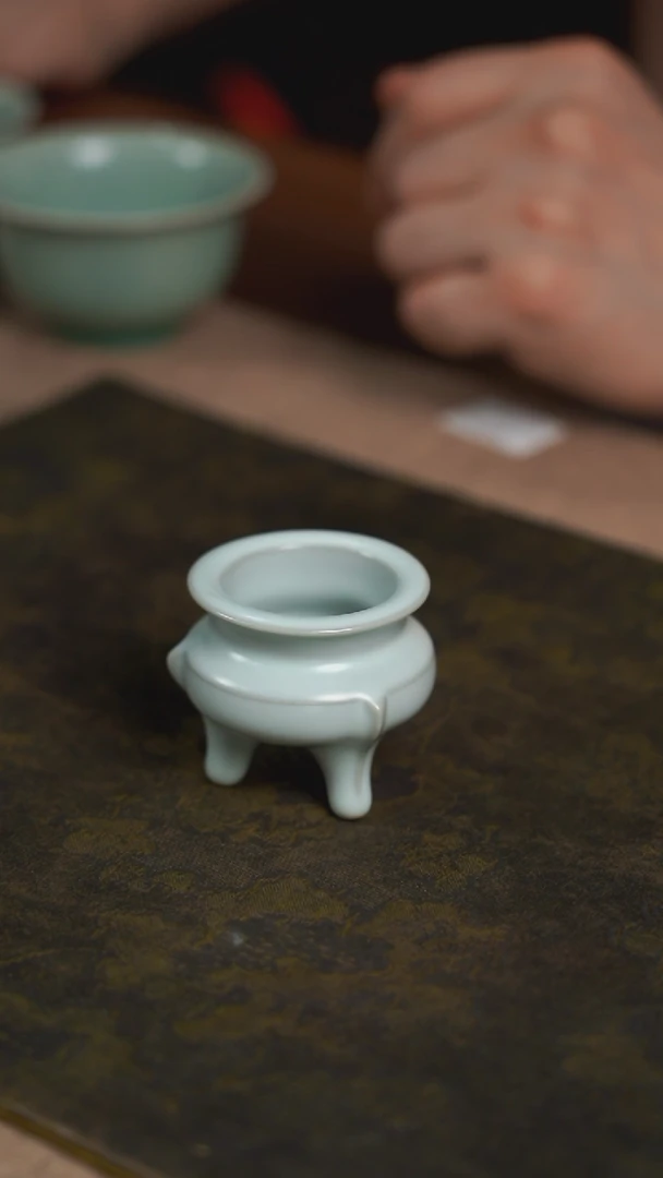 月白鬲式炉月白鬲式炉