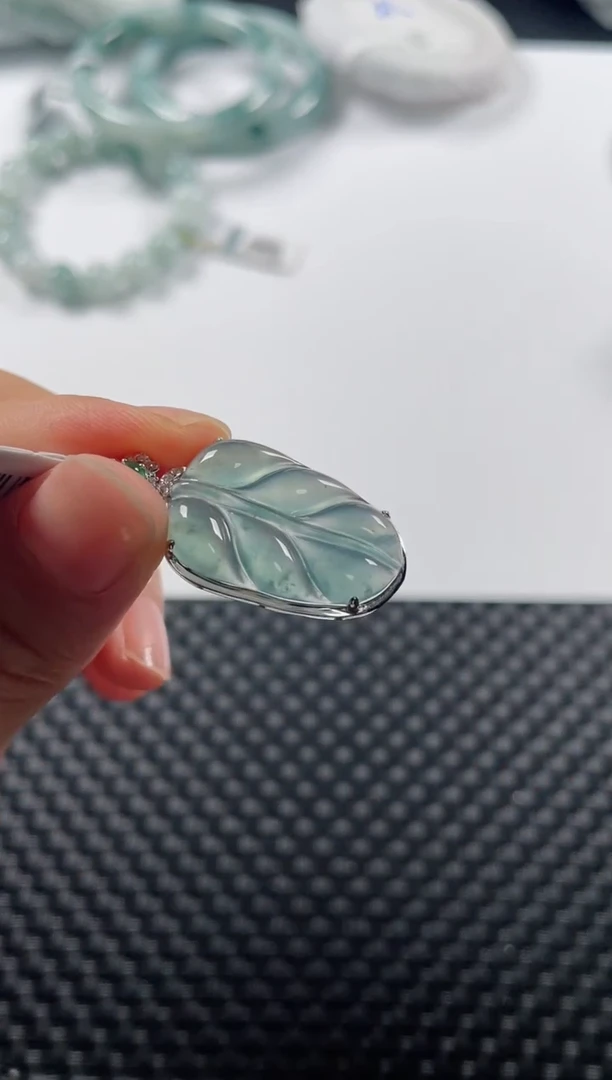 颈饰18K金镶嵌翡翠基地发货H 7538 叶子