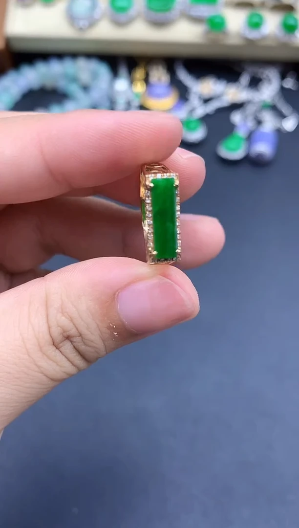 18K金镶嵌戒指翡翠368-春日珠宝