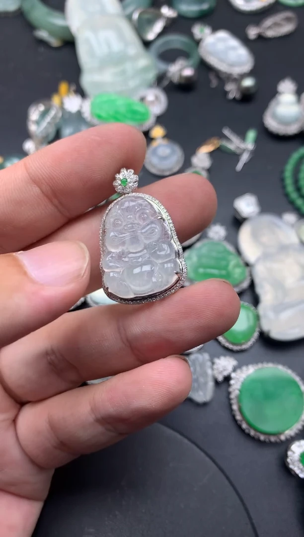 颈饰18K金镶嵌翡翠机****倩麻花商品不退不换