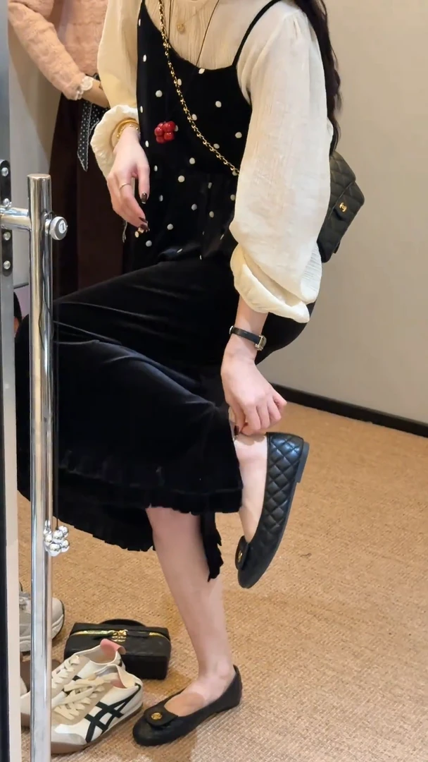 2025早秋新款女韩系波点吊带背心叠穿衬衫上衣高腰显瘦丝绒半身裙