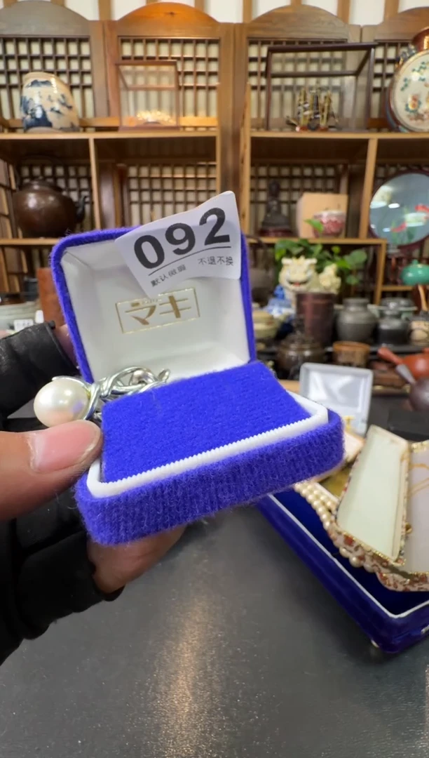 摆件喜****雅  注意：回流商品，默认有瑕，不退不换。