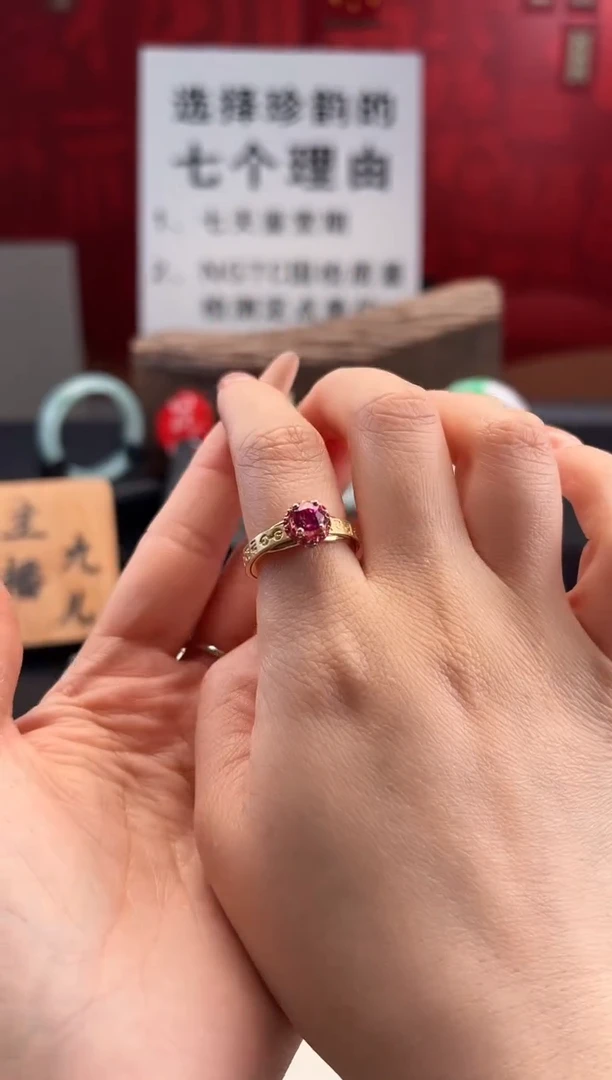 红宝石戒指18K金镶嵌戒指