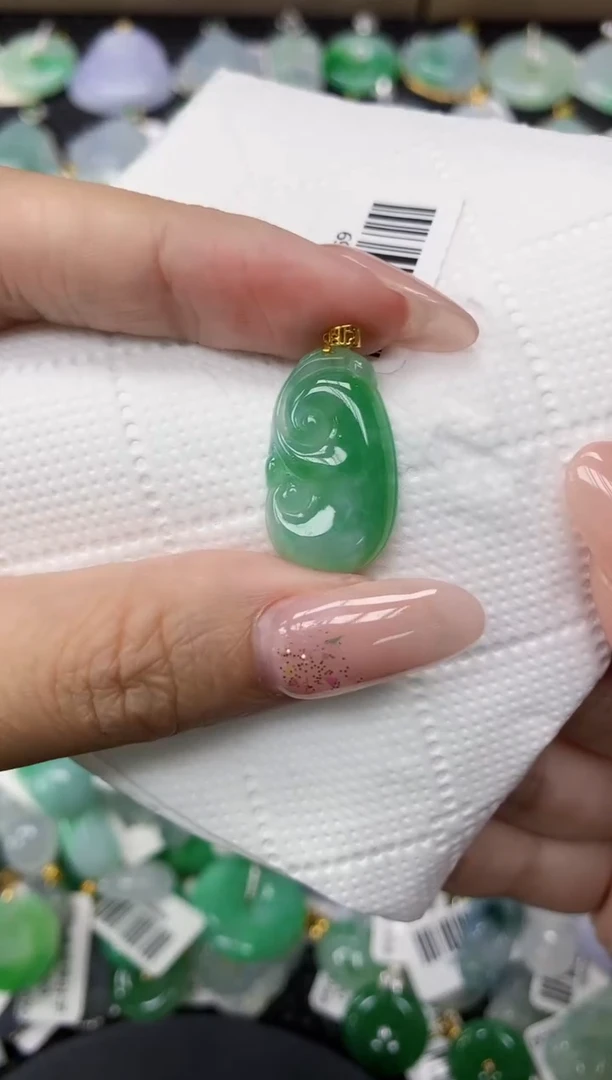 颈饰18K金镶嵌翡翠1111111111