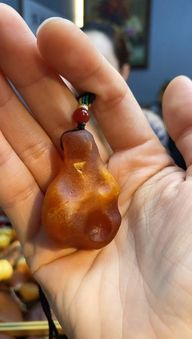 未镶嵌颈饰琥珀吊坠