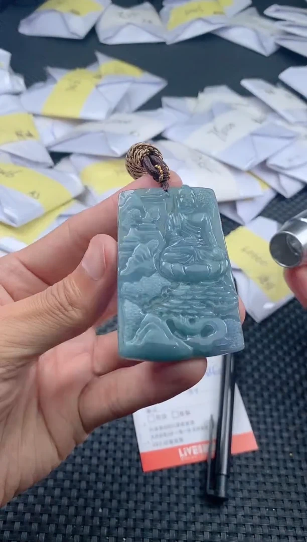 翡翠未镶嵌颈饰